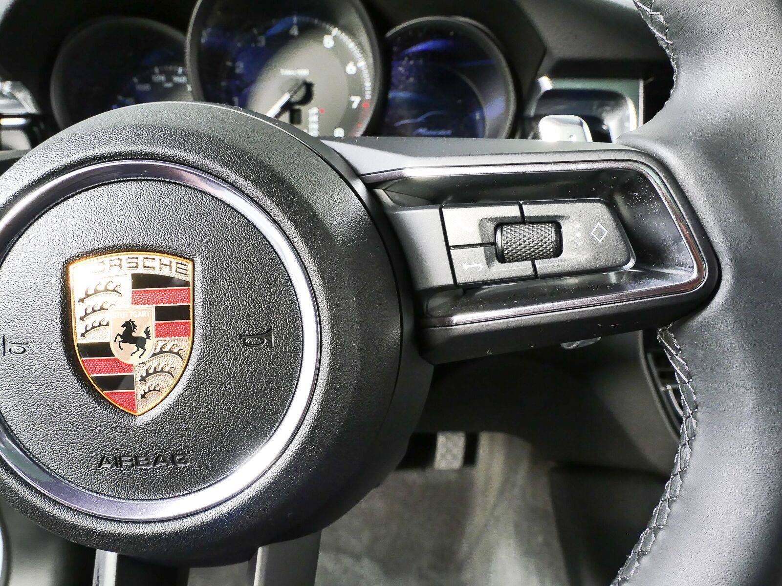 Certified 2025 Porsche Macan Turbo AWD/4WD image 12