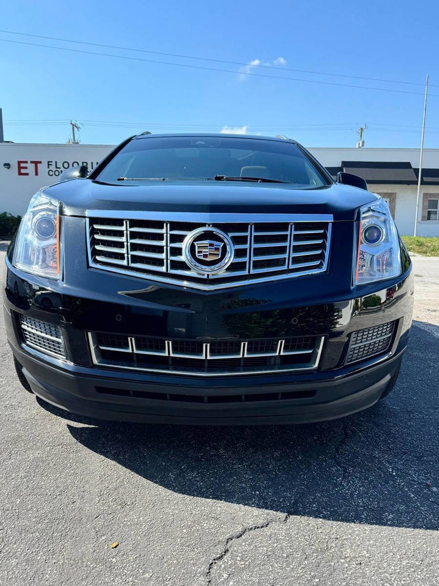 Used 2015 Cadillac SRX Luxury w/ Driver Awareness Package FWD image 2