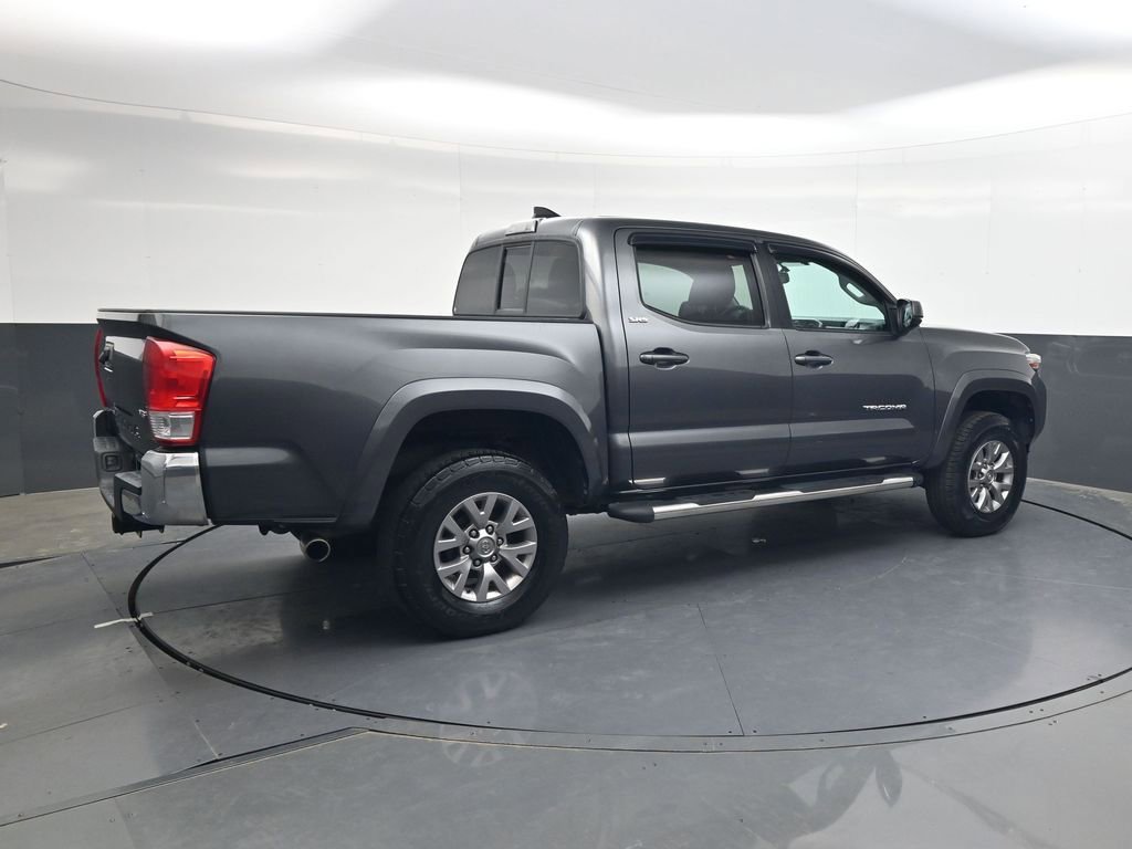 Used 2016 Toyota Tacoma SR5 w/ SR5 Appearance Package (SN) image 4