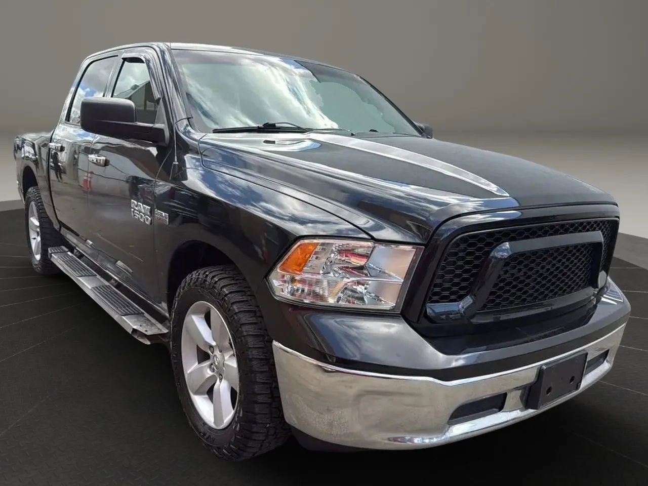 Used 2016 RAM 1500 Classic SLT AWD/4WD image 3
