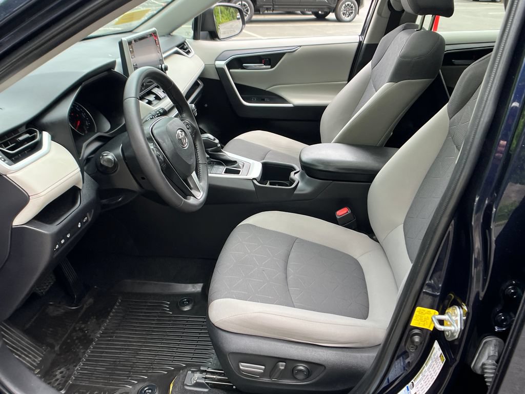 Used 2022 Toyota RAV4 XLE w/ Convenience Package AWD/4WD image 9