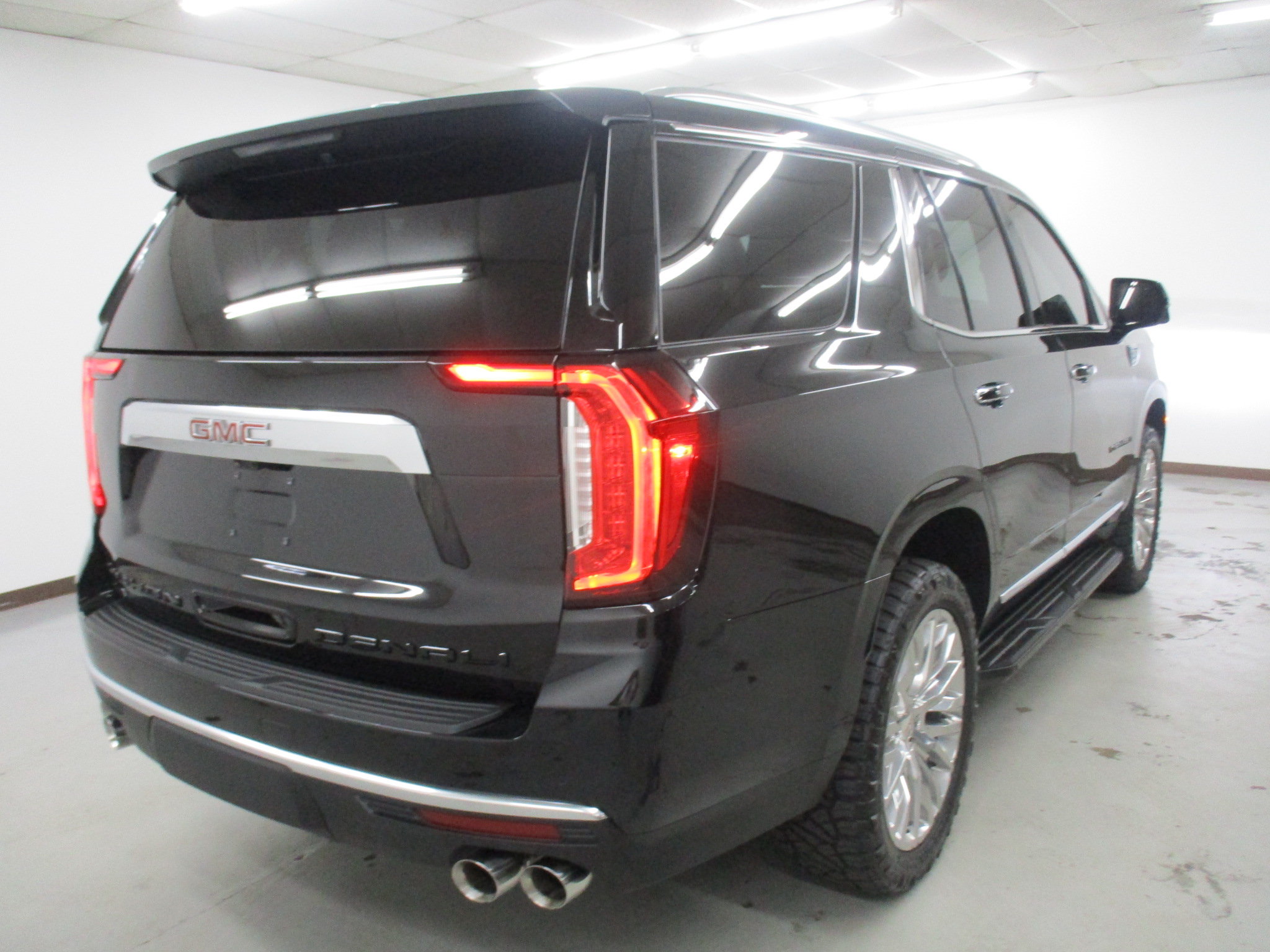 Certified 2024 GMC Yukon Denali w/ Advanced Technology Package AWD/4WD image 8