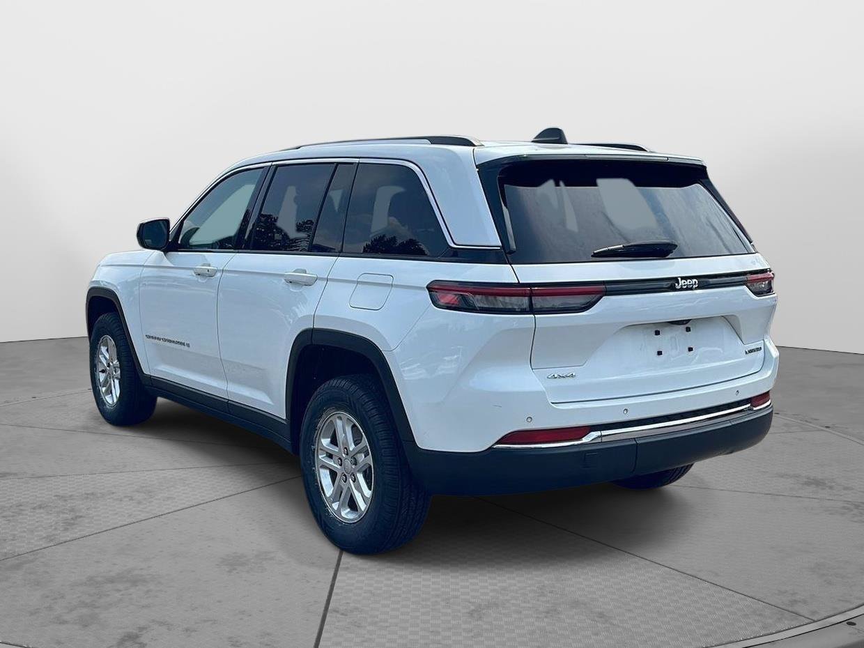Used 2023 Jeep Grand Cherokee Laredo AWD/4WD image 4