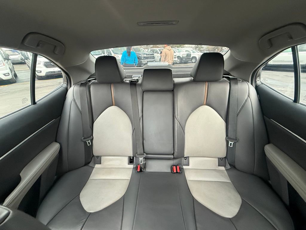 Used 2020 Toyota Camry XLE FWD image 19