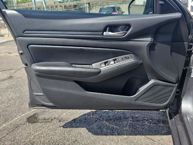 Used 2024 Nissan Altima 2.5 SV FWD image 25