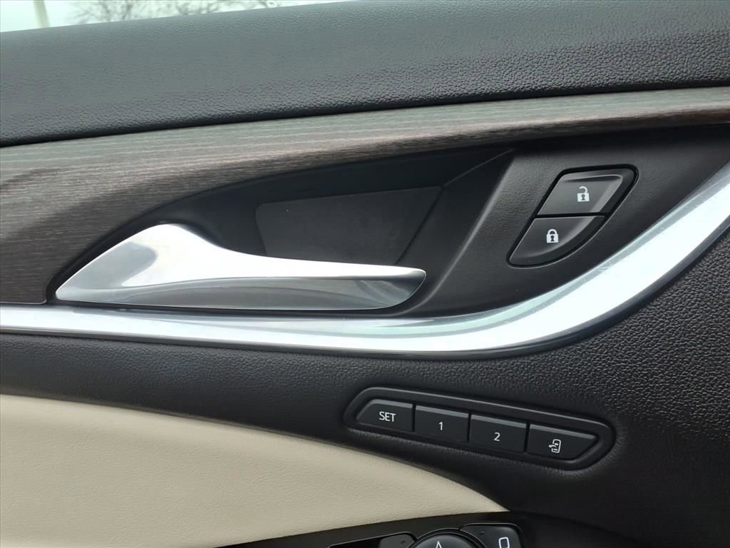 Used 2023 Buick Enclave Avenir w/ Avenir Technology Package image 16