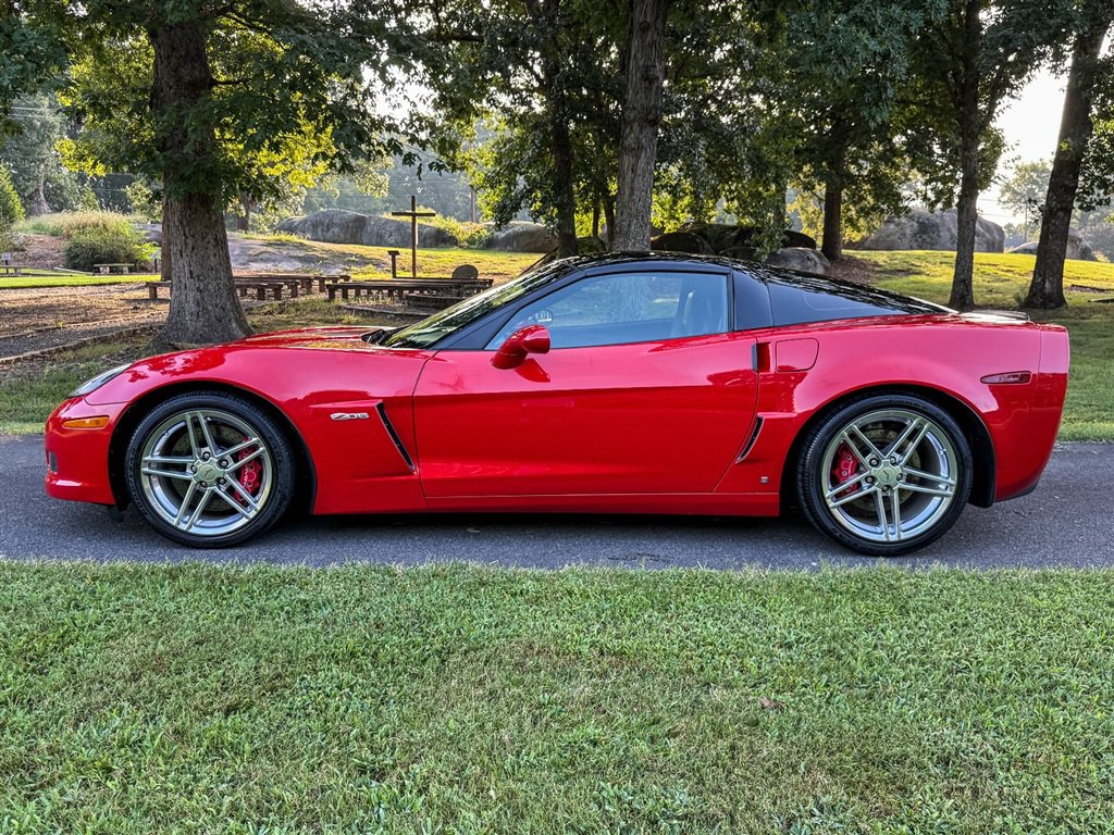 Used 2007 Chevrolet Corvette Z06 w/ Preferred Equipment Group RWD image 18