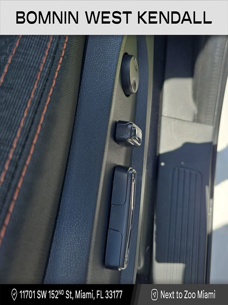 Used 2023 Honda Pilot Sport image 19