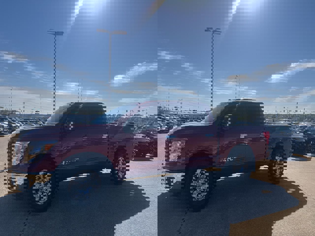 Used 2019 Nissan Titan SV w/ SV Convenience Package image 10