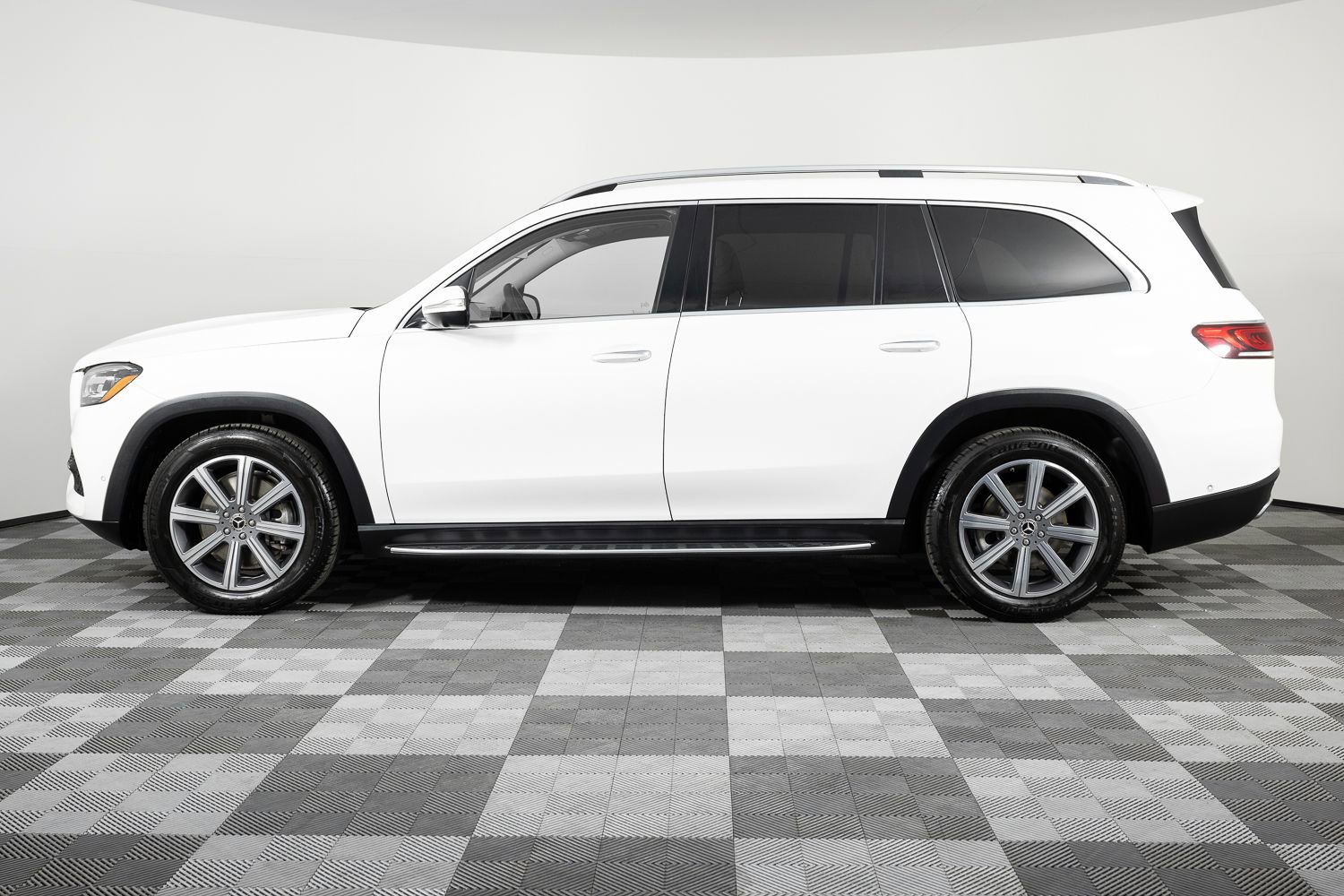 Used 2021 Mercedes-Benz GLS 450 4MATIC image 3
