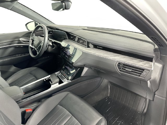 Used 2022 Audi e-tron Premium w/ Convenience Plus Package AWD/4WD image 31