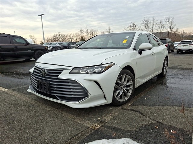 Used 2022 Toyota Avalon XLE image 2