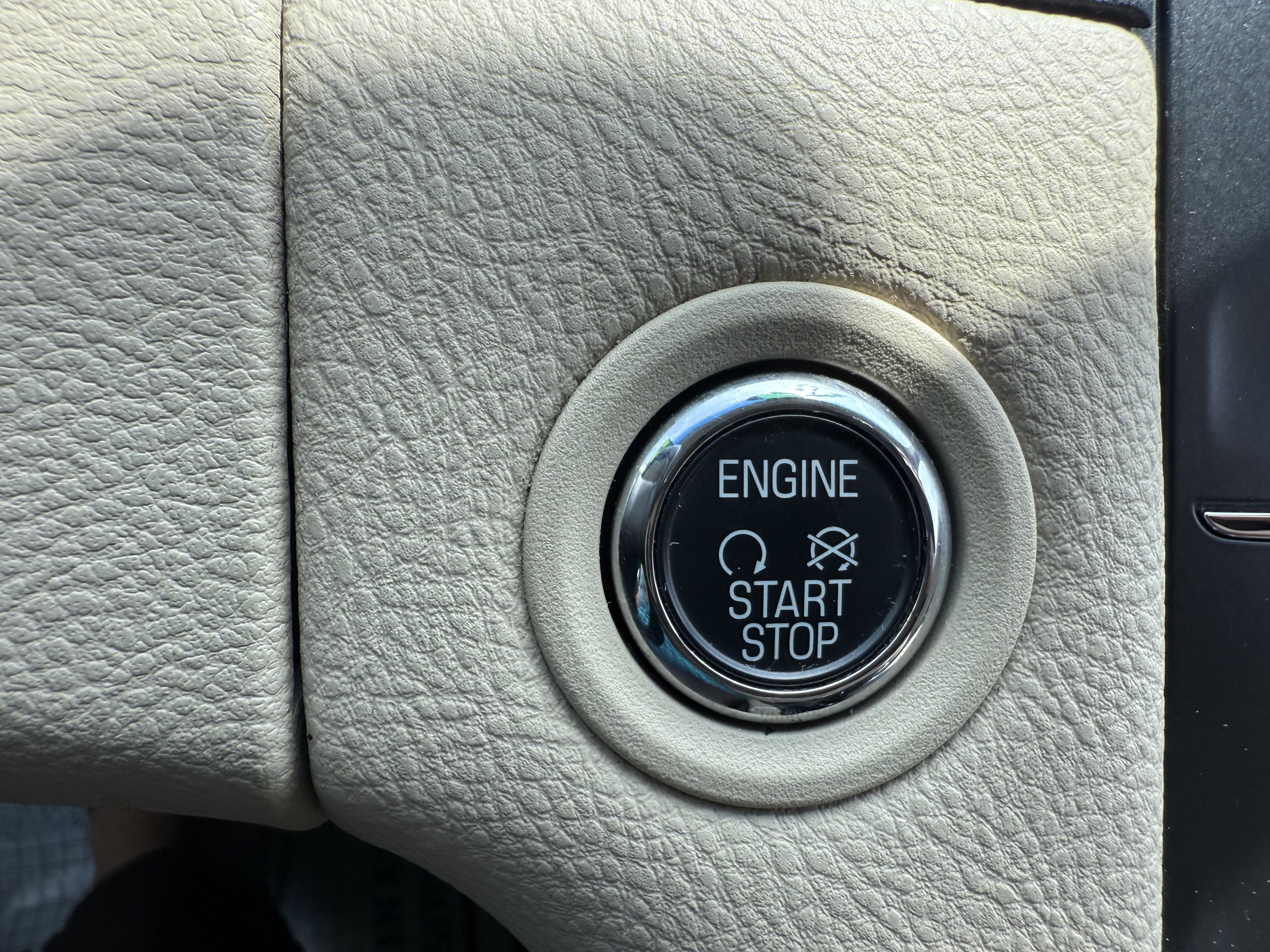 Used 2013 Ford Taurus SEL FWD image 11