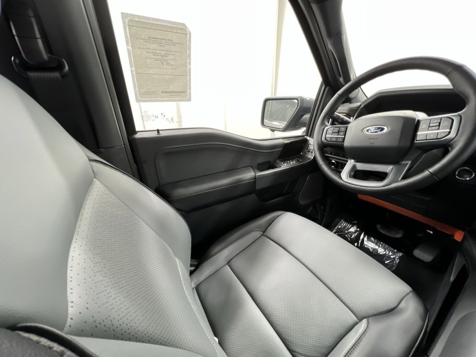 Used 2023 Ford F150 Lightning Lariat image 11