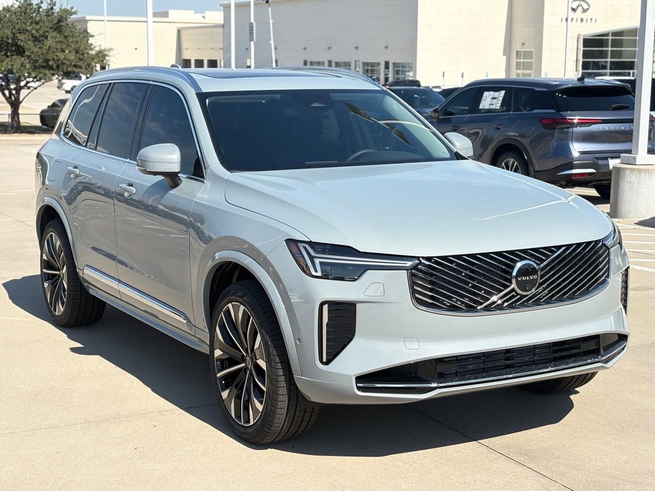 New 2026 Volvo XC90 T8 Plus w/ Protection Package Premier image 4