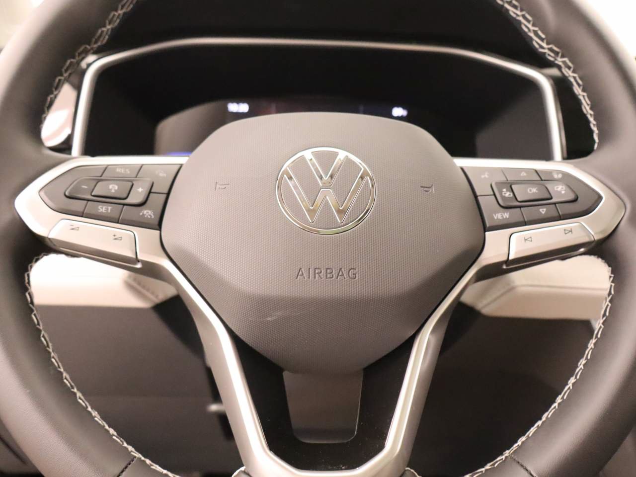 New 2026 Volkswagen Taos SE FWD image 11