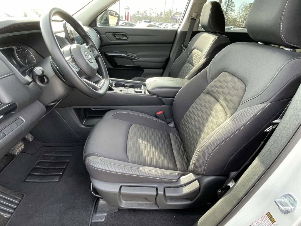 Used 2024 Nissan Pathfinder S image 14