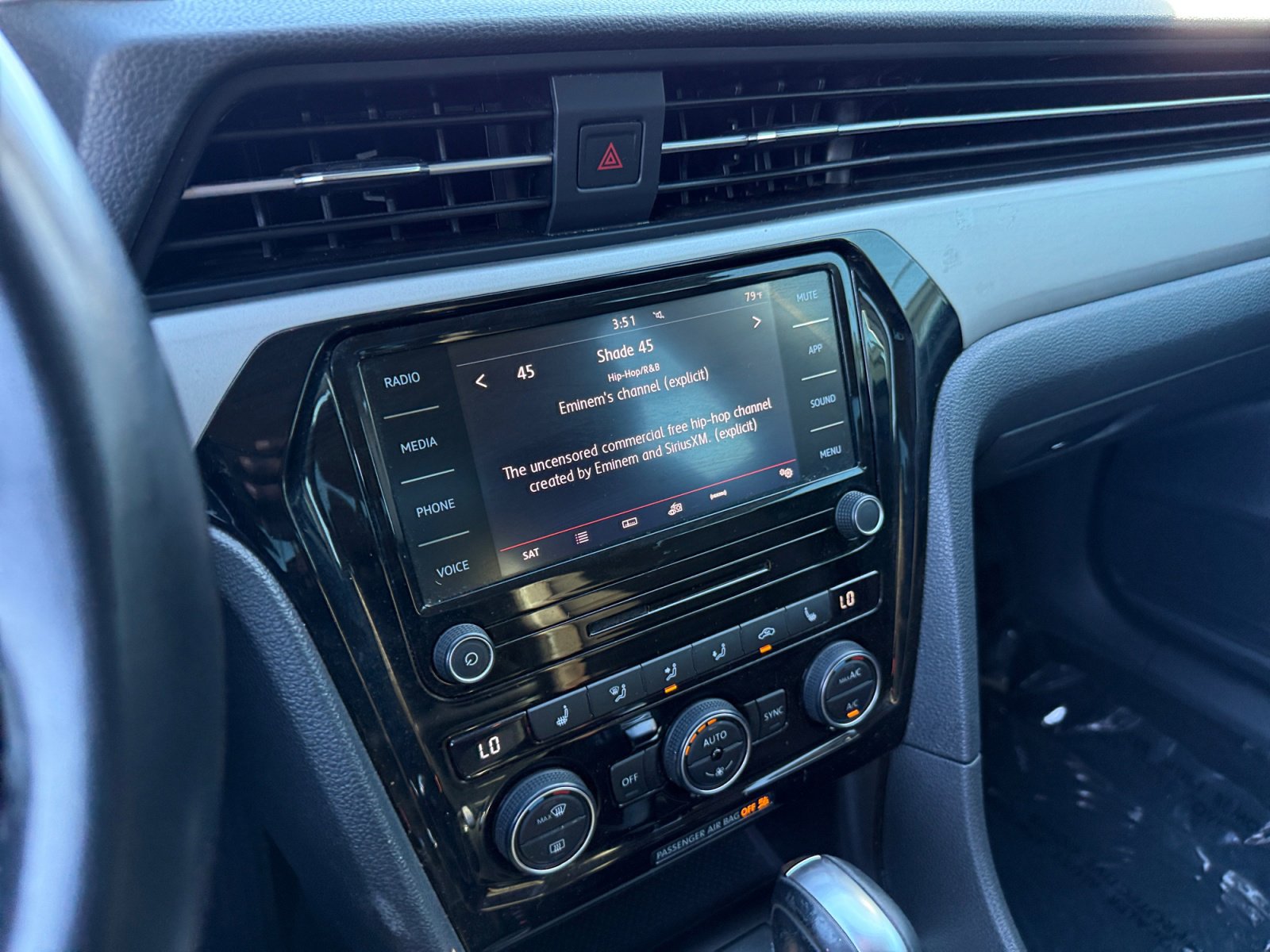 Used 2020 Volkswagen Passat 2.0T SE w/ Sunroof Package image 14