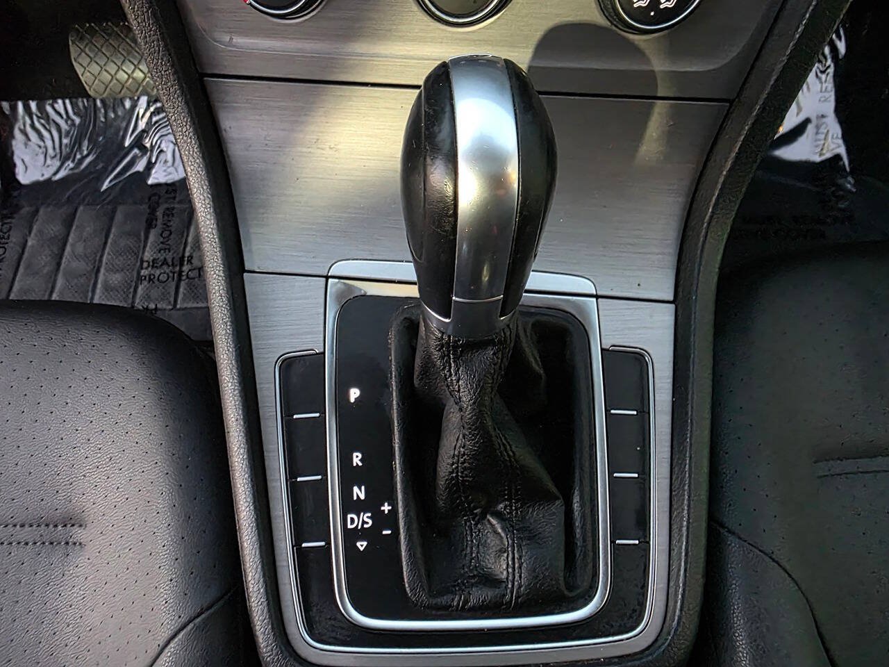 Used 2015 Volkswagen Golf S FWD image 38