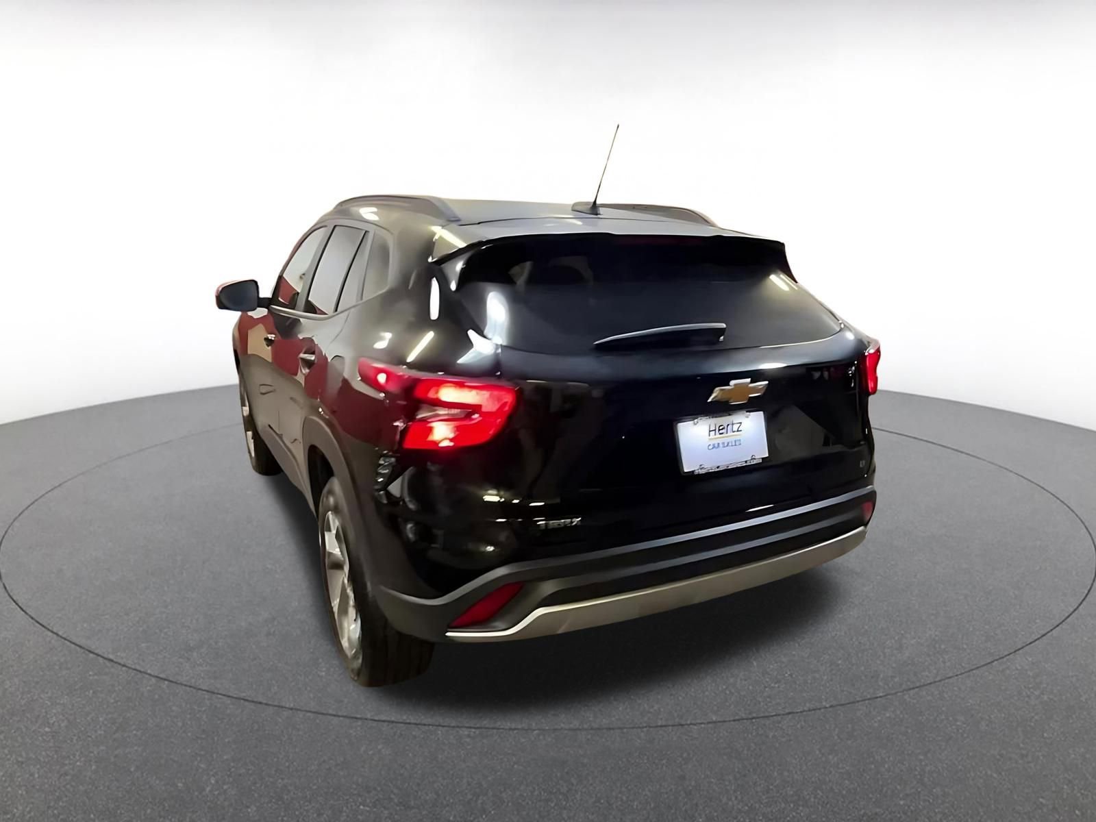 Used 2025 Chevrolet Trax LT image 11