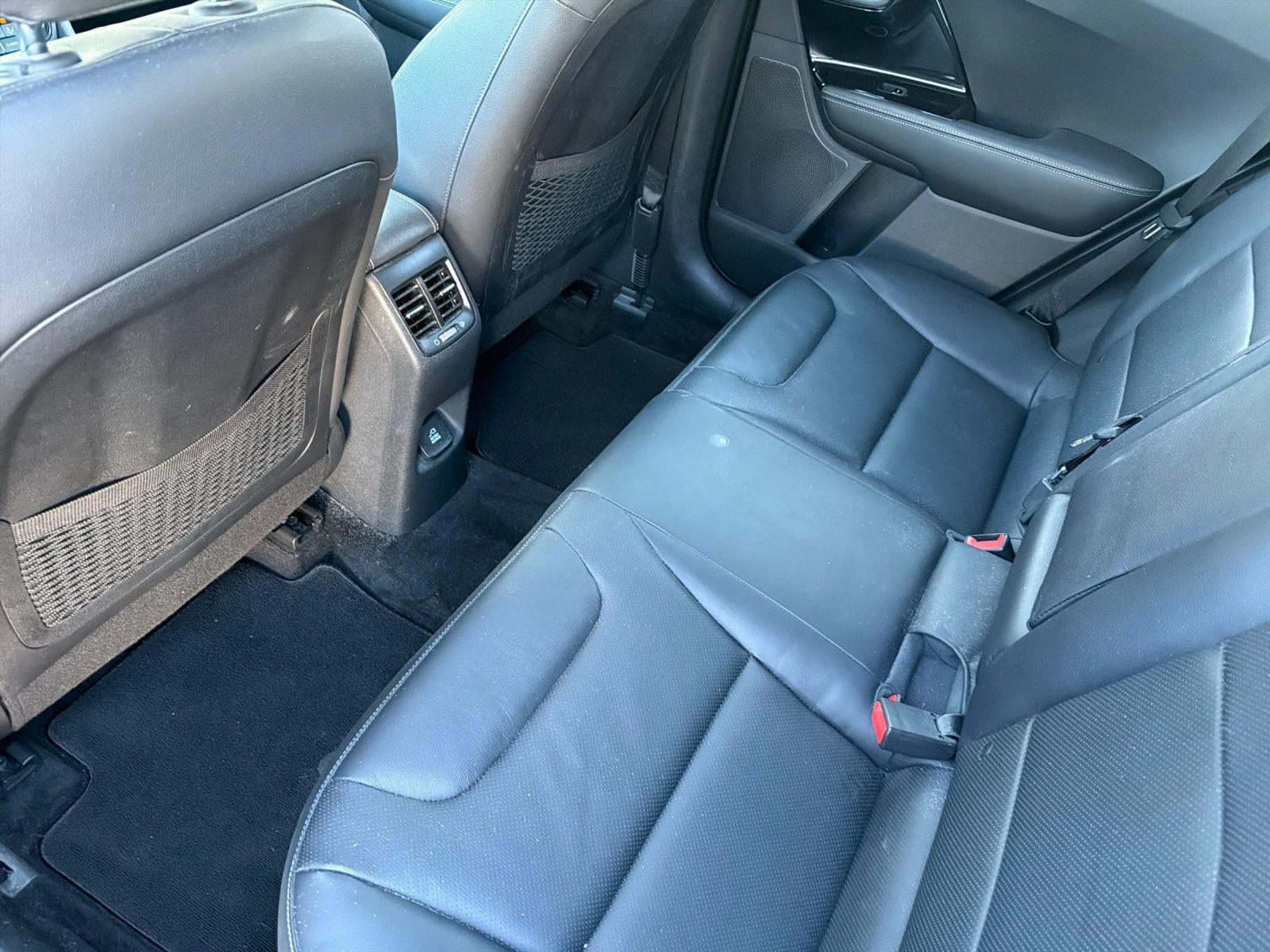 Used 2017 Kia Niro Touring w/ Advanced Technology Package FWD image 11