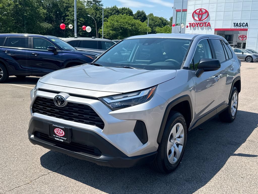 Used 2023 Toyota RAV4 LE AWD/4WD image 3