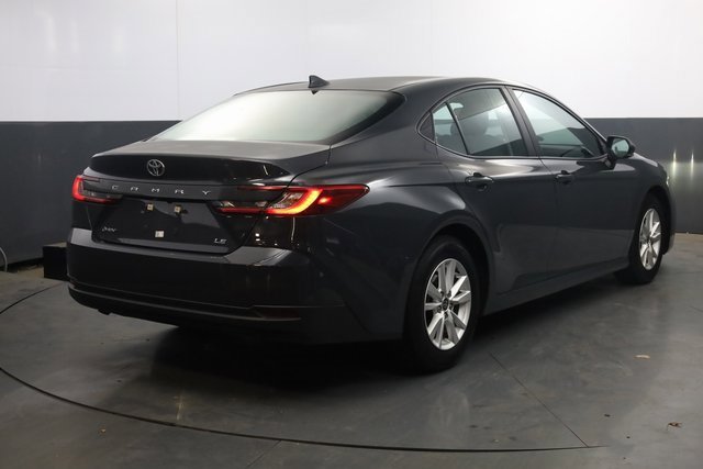 Used 2025 Toyota Camry LE image 5