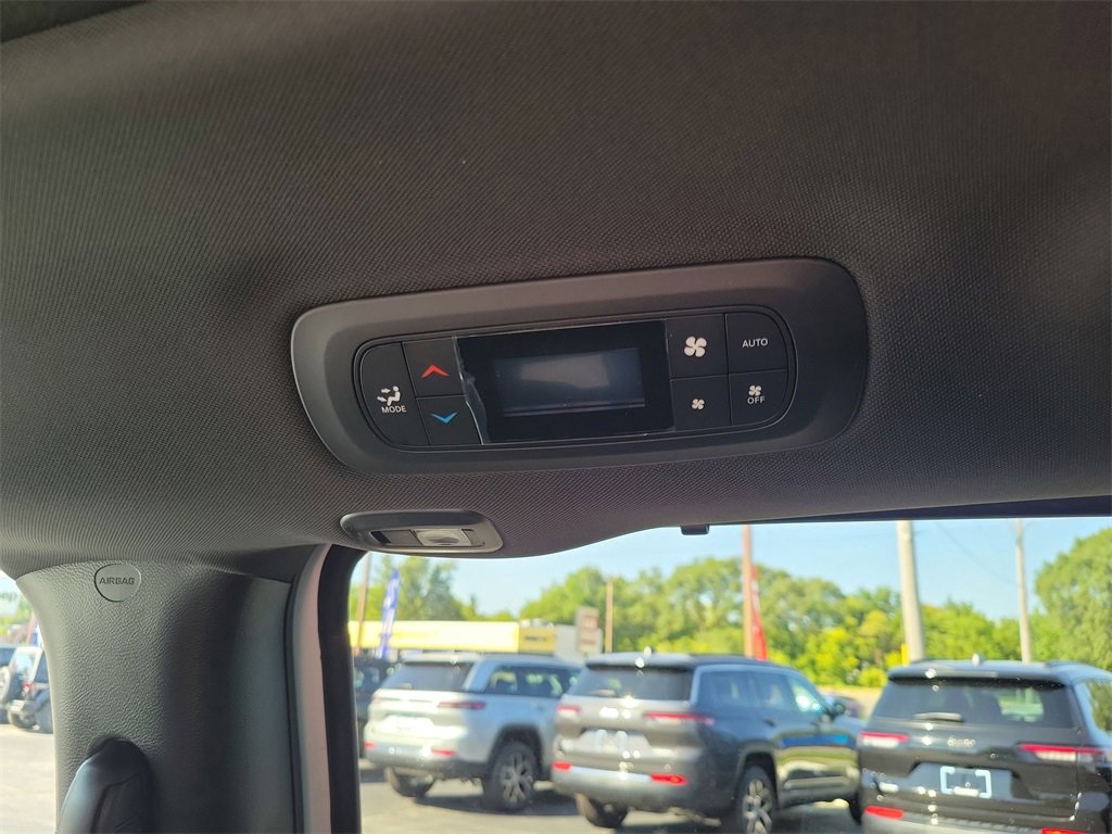 New 2026 Chrysler Pacifica Limited image 13