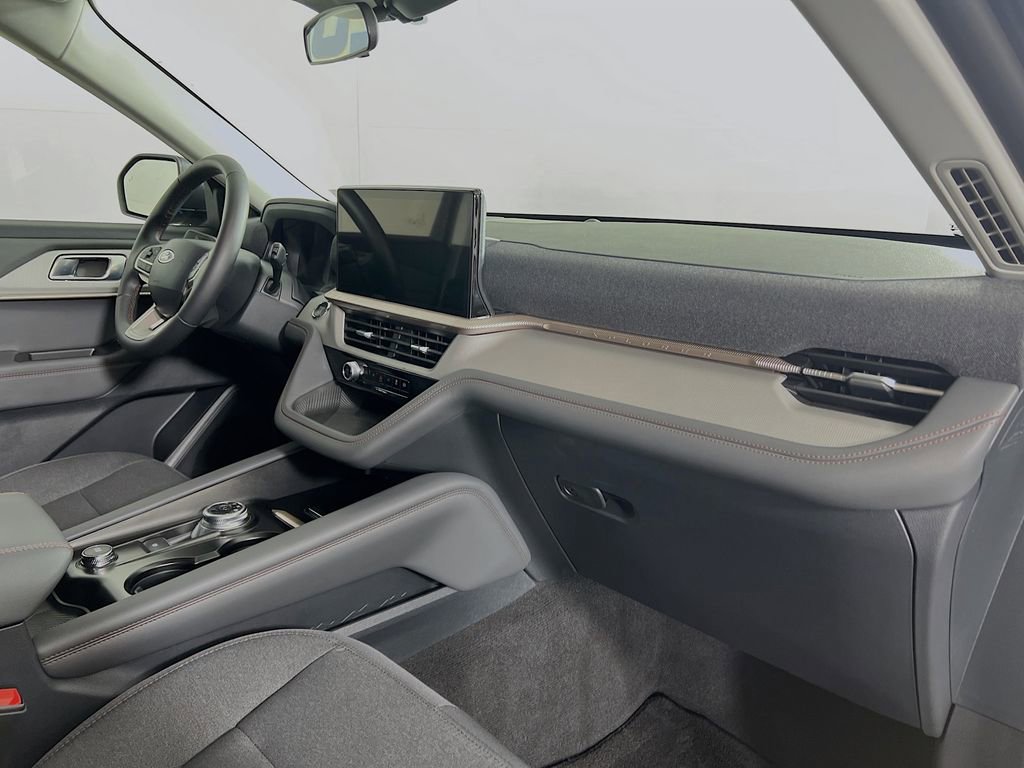 Used 2025 Ford Explorer Active image 34