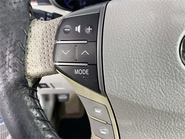 Used 2011 Toyota Avalon Limited image 16