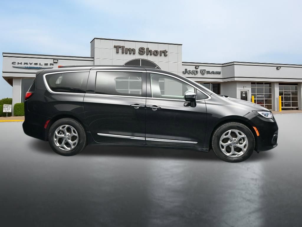 Used 2023 Chrysler Pacifica Limited FWD image 6