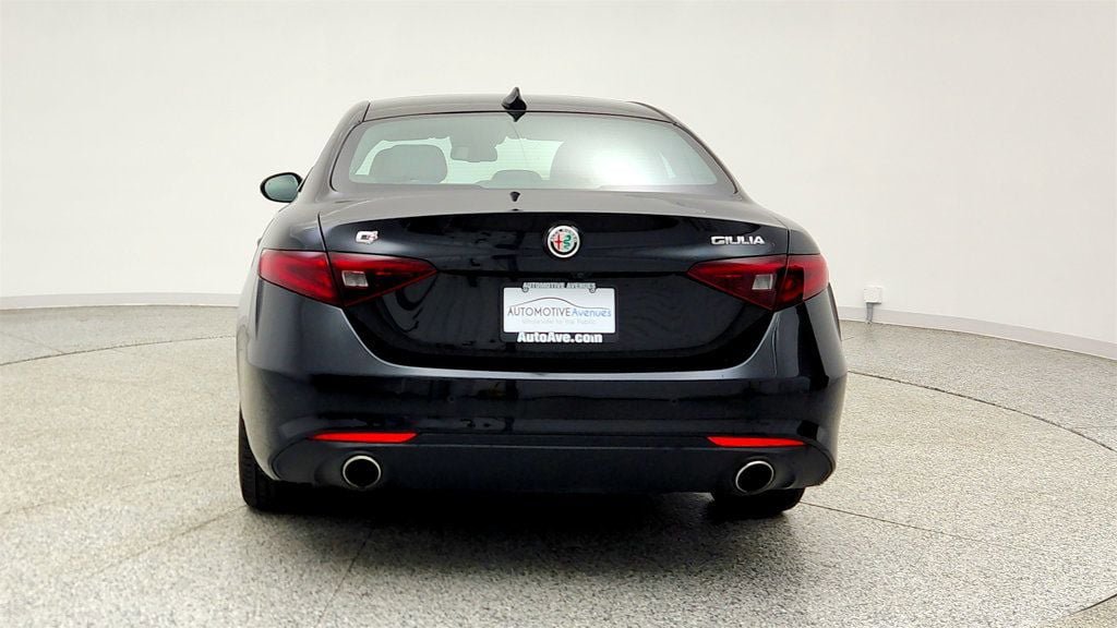 Used 2018 Alfa Romeo Giulia Ti w/ Quick Order Package 22X Lusso AWD/4WD image 6