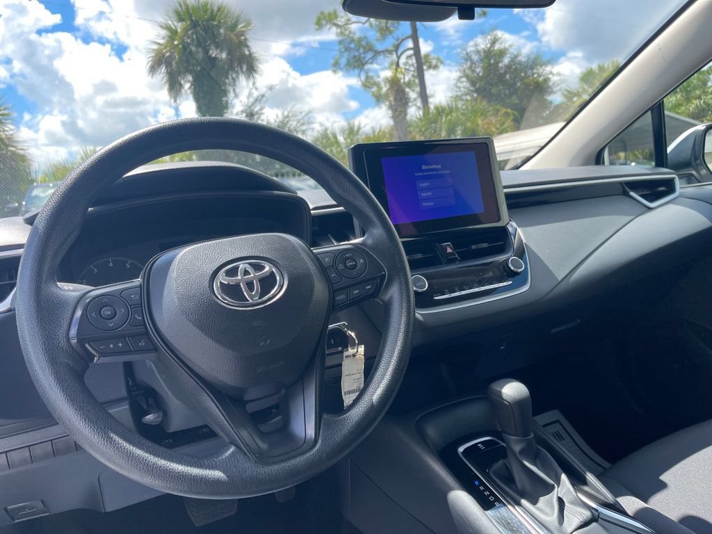 Used 2025 Toyota Corolla LE FWD image 13