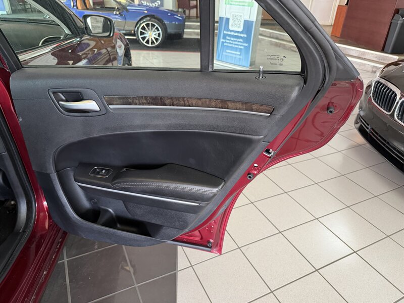 Used 2019 Chrysler 300 Limited RWD image 23