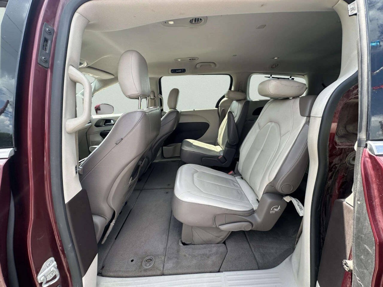 Used 2017 Chrysler Pacifica Touring-L FWD image 14