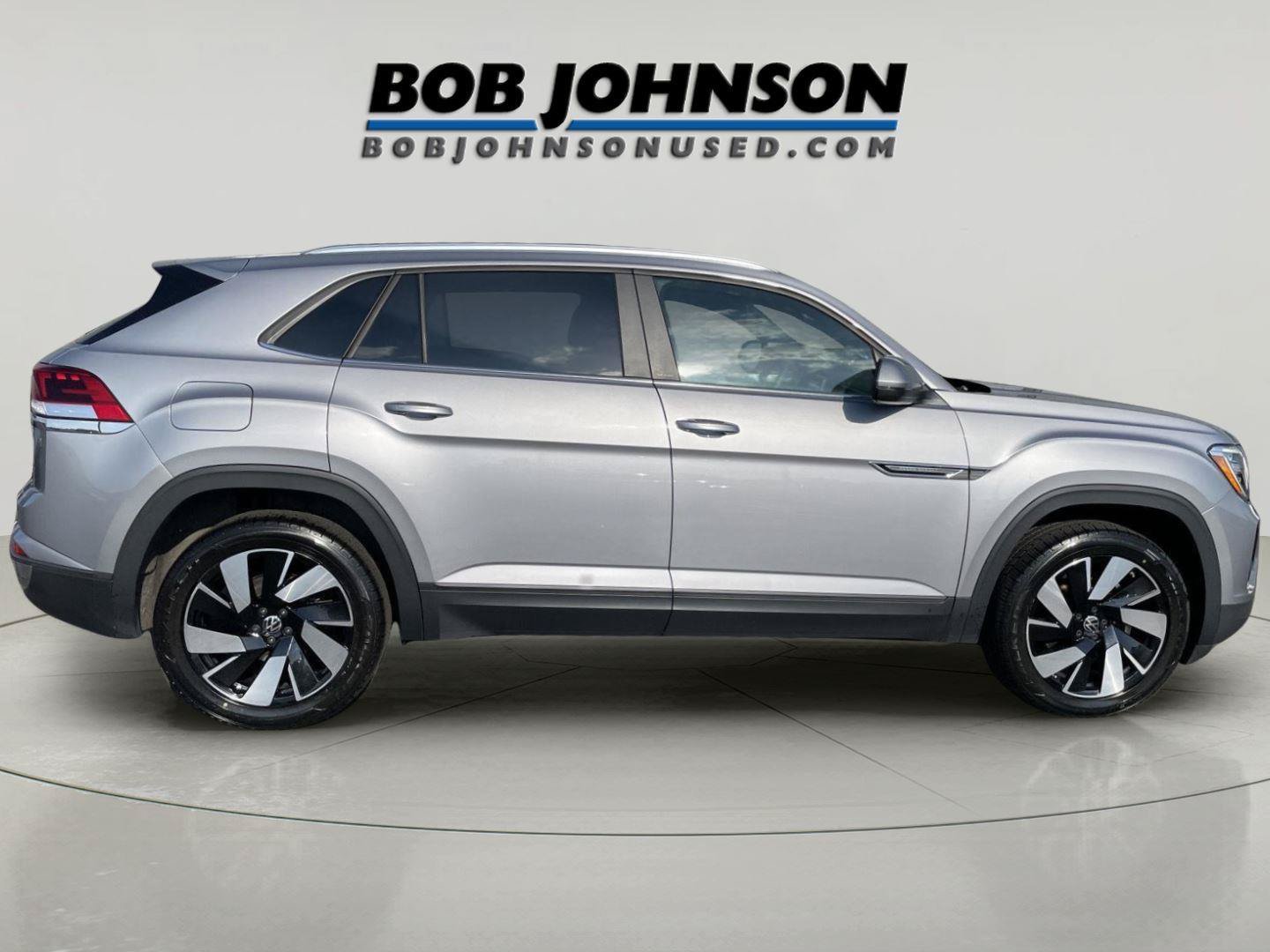 Used 2024 Volkswagen Atlas Cross Sport SE AWD/4WD image 2