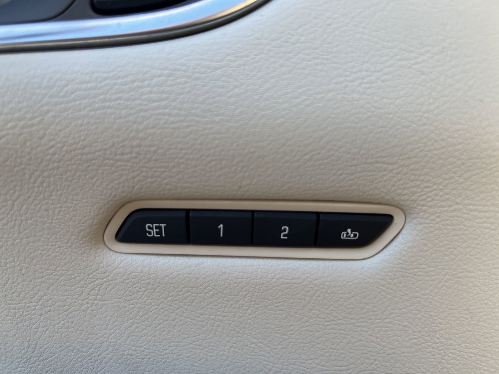 Used 2018 Cadillac XT5 Luxury w/ Driver Awareness Package image 26