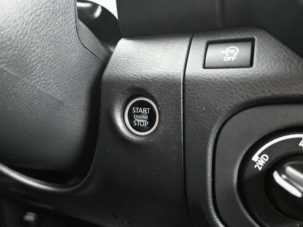 Used 2025 Nissan Frontier SV image 15