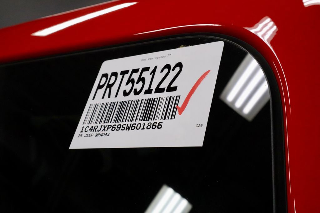 Used 2025 Jeep Wrangler Unlimited Sahara image 31