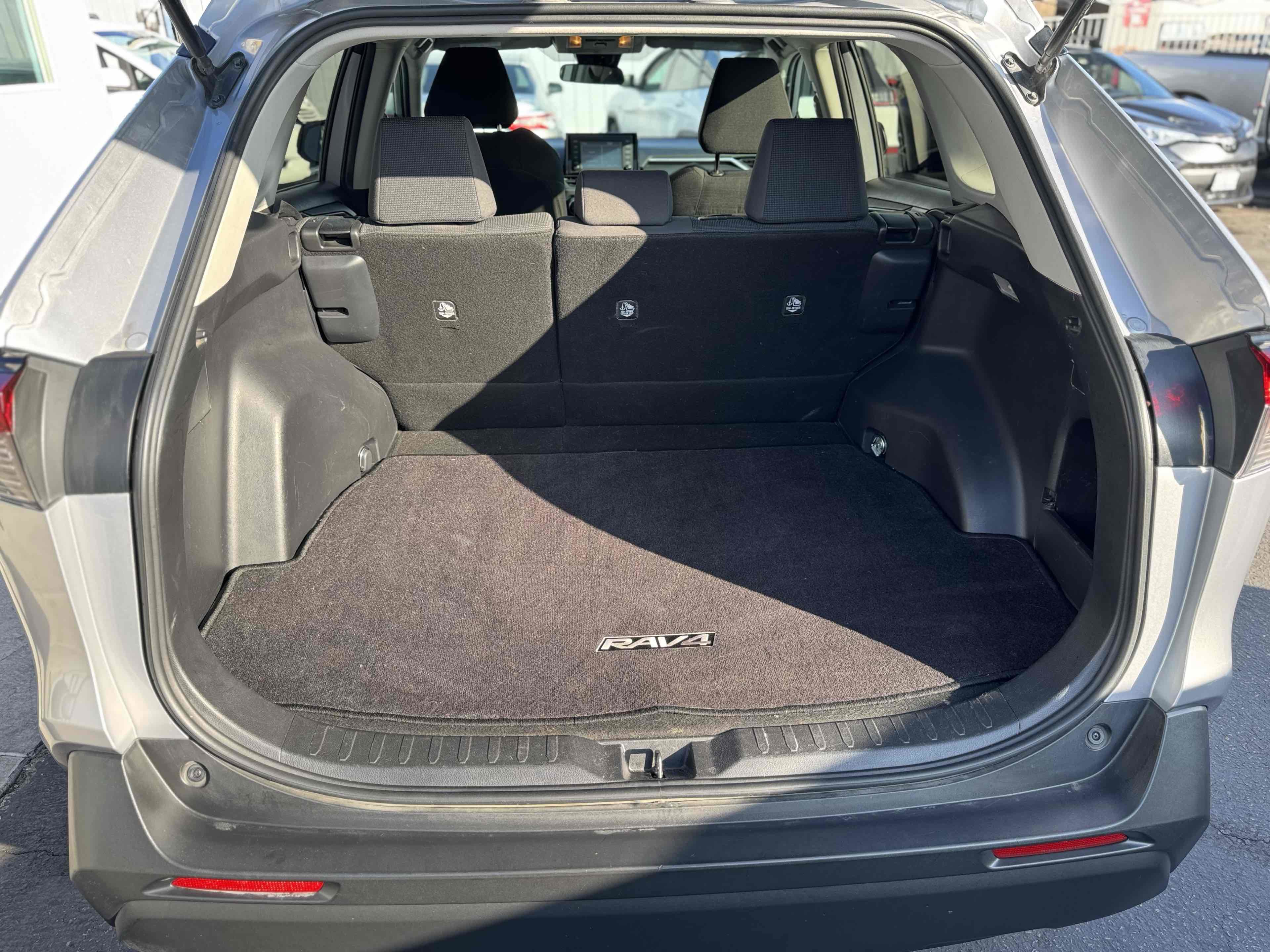 Used 2019 Toyota RAV4 LE w/ Carpet Mat Package image 8