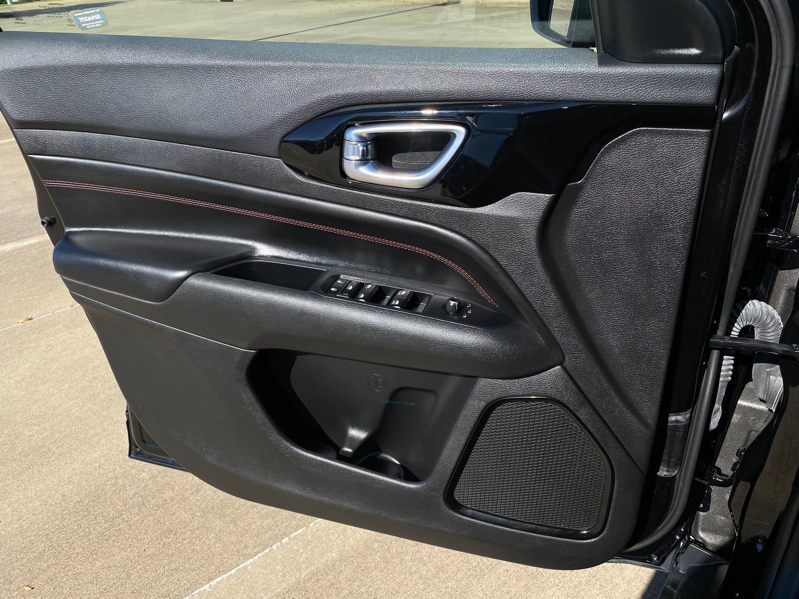 Used 2024 Jeep Compass Trailhawk image 25