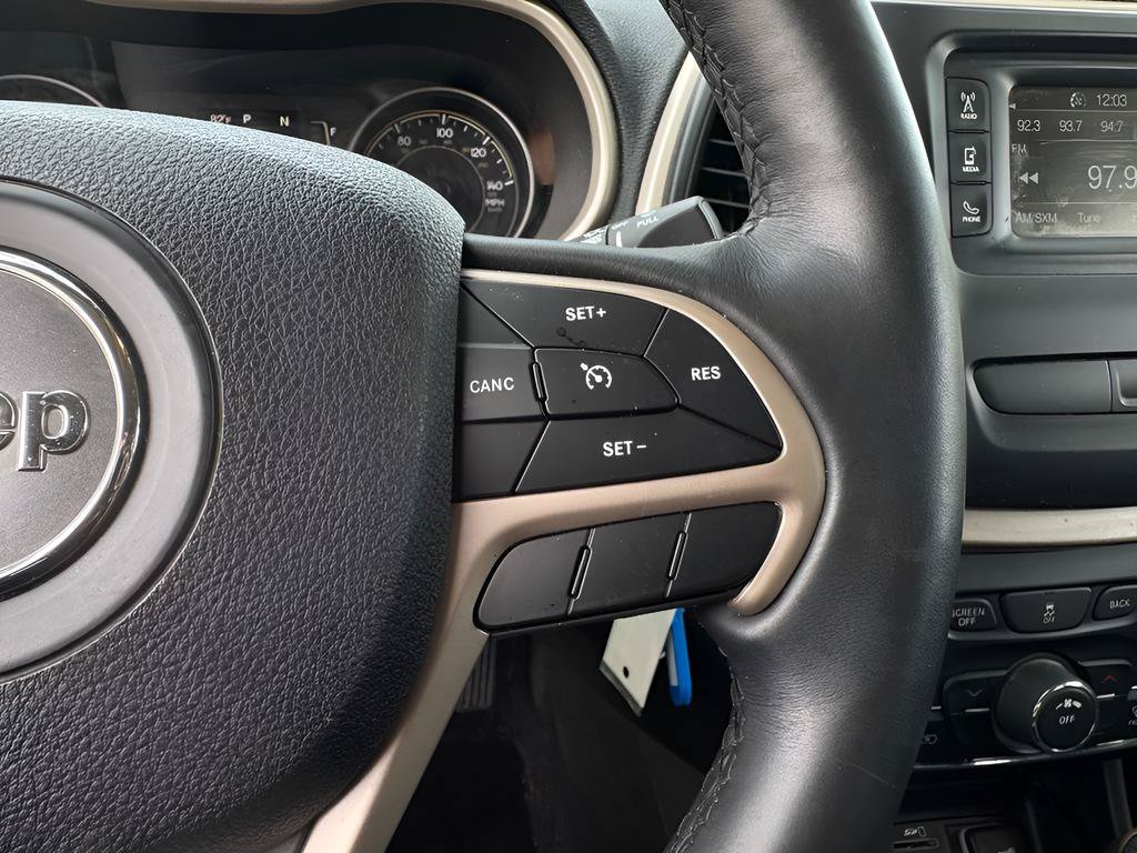Used 2018 Jeep Cherokee Latitude w/ Altitude Package FWD image 25