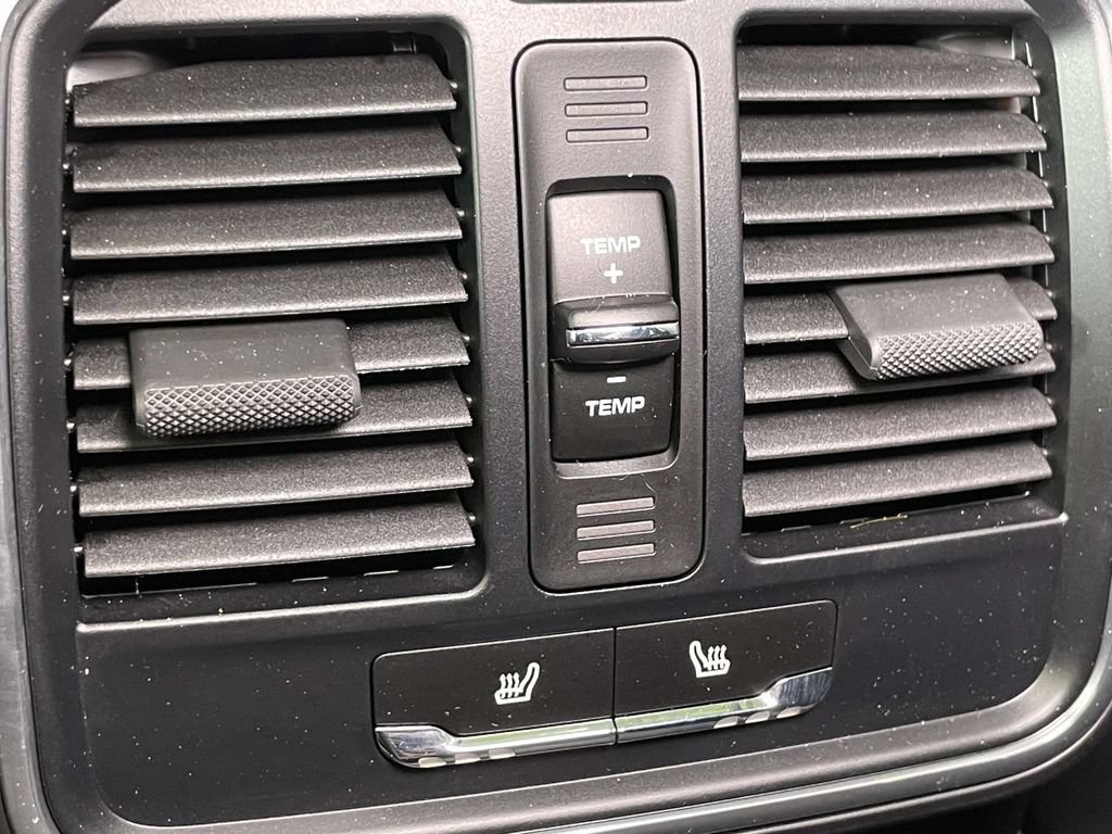 Certified 2023 Porsche Macan AWD/4WD image 25