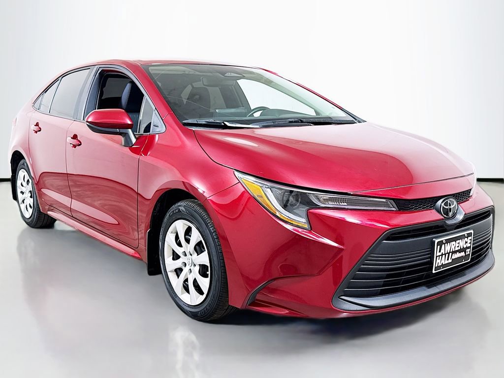 Used 2025 Toyota Corolla LE image 3