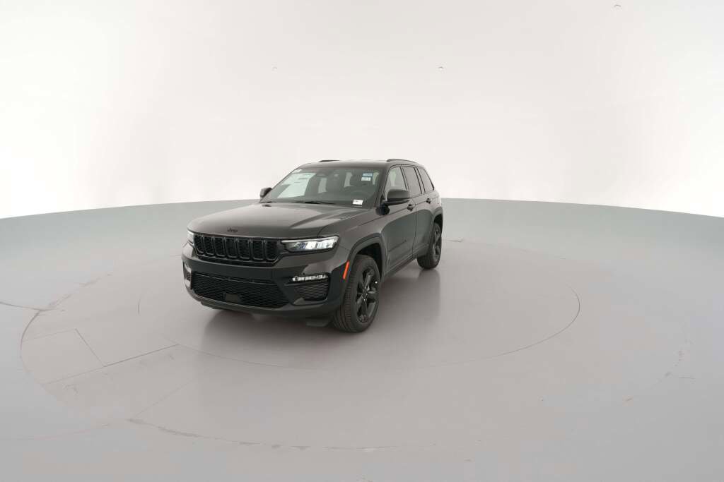New 2025 Jeep Grand Cherokee Limited w/ Black Appearance Package image 3