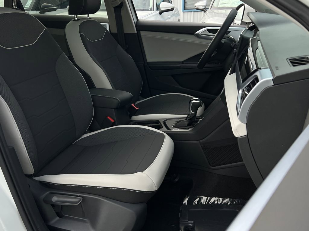 New 2025 Volkswagen Taos SE image 8