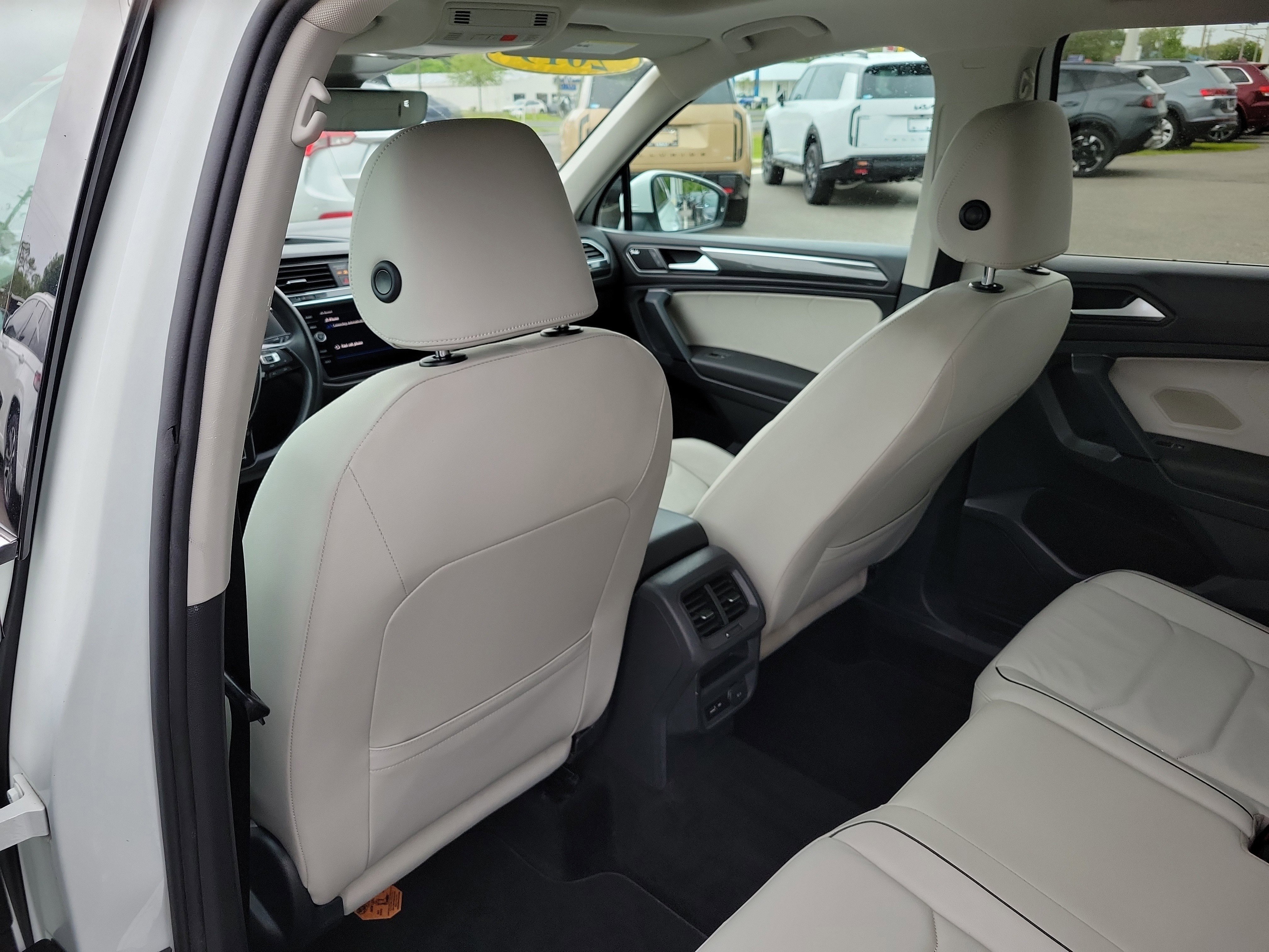Used 2019 Volkswagen Tiguan SEL Premium image 17