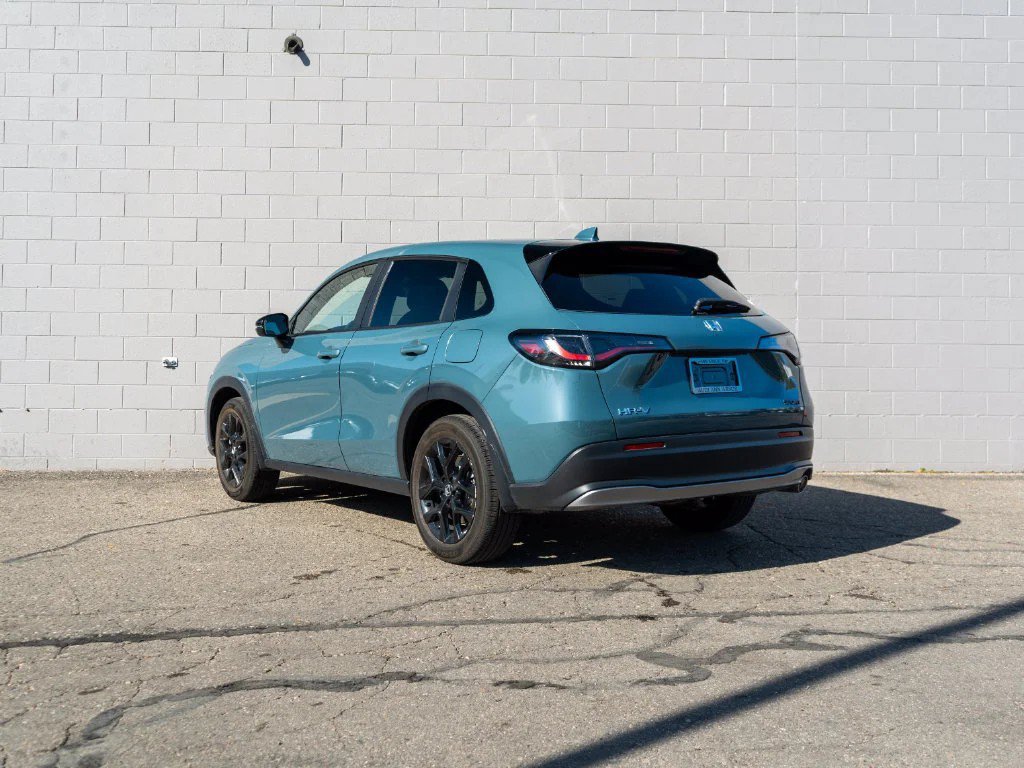 Used 2024 Honda HR-V Sport image 3