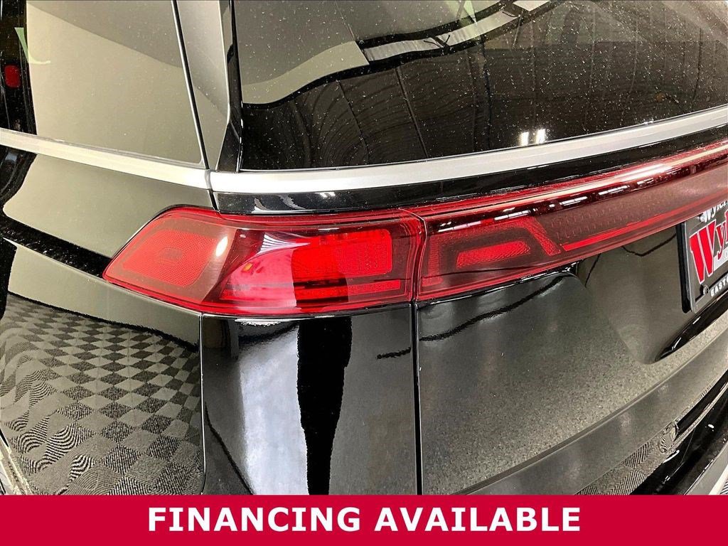 Used 2024 Kia Carnival EX FWD image 21