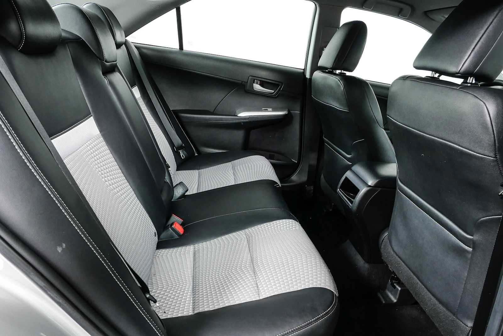 Used 2012 Toyota Camry SE FWD image 18